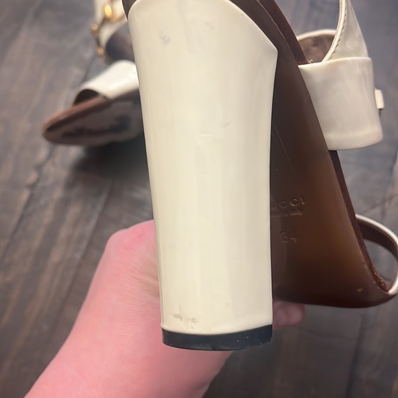 Gucci Horsebit off-white patent sandals - Picture 7 of 13